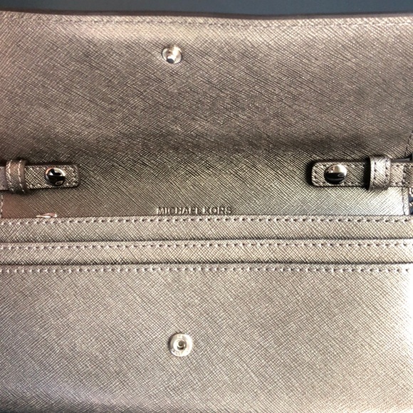Michael Kors crossbody chain wallet - Picture 3 of 4